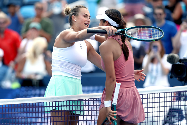 Арина Сабаленка и Ема Радукану след мача им на Cincinnati Open 2025