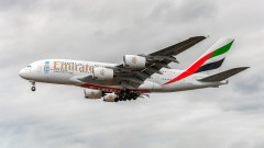 Emirates с рекордна печалба: Пилоти и стюардеси ще получат бонуси за стотици хиляди долари
