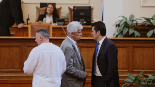 Тези хора се упражняват на една дъвка защото поискаха милиардите