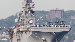 Хиляди морски пехотинци подкрепени от модерни американски изтребители и военни