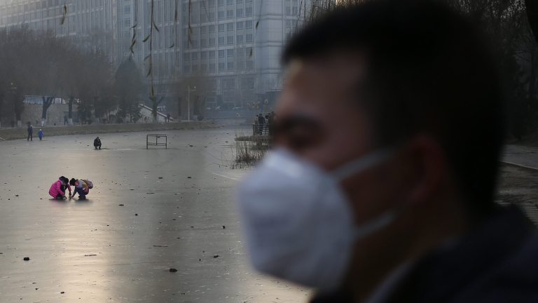 Замърсяването в Пекин затвори хиляди предприятия 