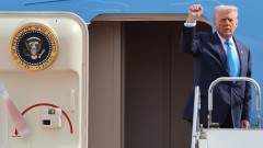 Електрически проблем върна самолета на Тръмп от Давос