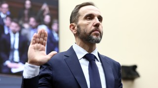 В първите си публични показания относно наказателните си разследвания срещу