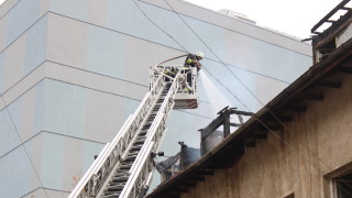 Пожар е избухнал в триетажна къща на улица Цар Симеон