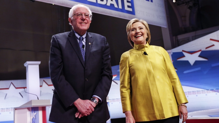 Сандърс и Клинтън се сблъскаха в поредния дебат на демократите 