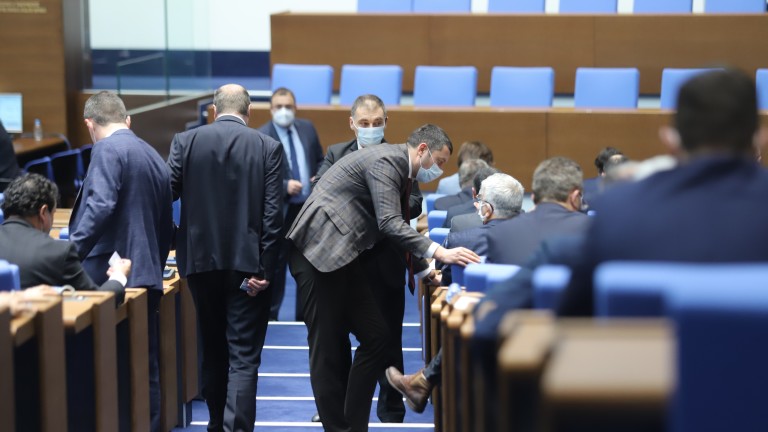 Депутатите приеха на първо и на второ четене едно след