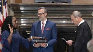 Кетанджи Браун Джаксън положи клетва в четвъртък като 116 и съдия и