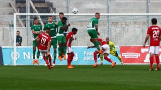 Освен че загуби от Лудогорец и се отдалечи на 6