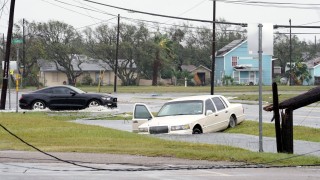 Ураганът "Харви" повиши рязко продажбите на автомобили