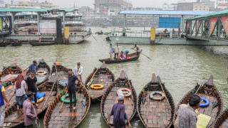 Силни мусонни дъждове и наводнения засегнаха близо три милиона души
