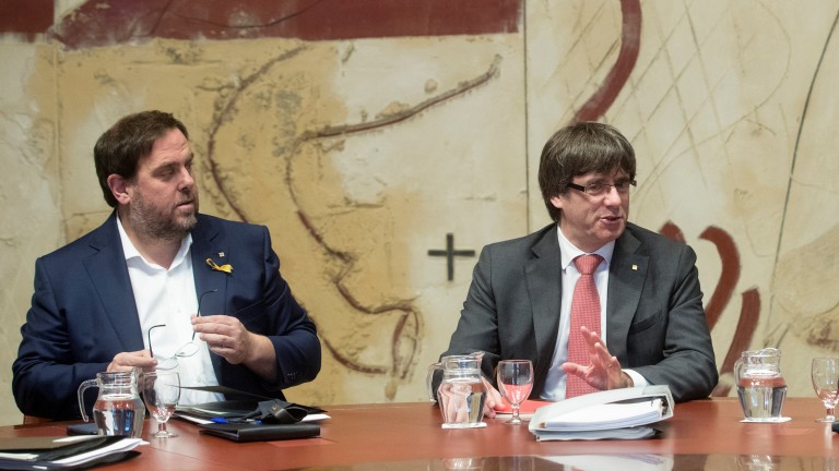 Лидерът на Каталуния Карлес Пучдемон ще разпусне регионалния парламент и