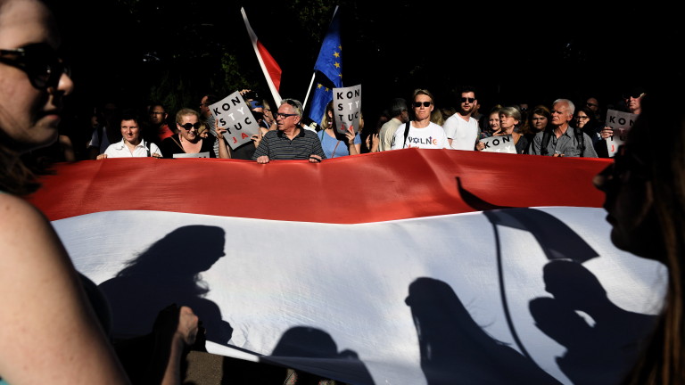 Полша прие спорната съдебна реформа на фона на протести 