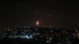 Ескалация и ракети и Биби Нетаняху започва да плува в свои води