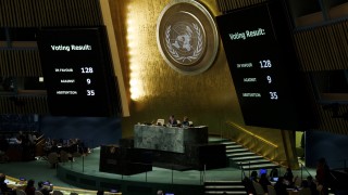 Общото събрание на ООН решително подкрепи резолюция която ефективно призовава