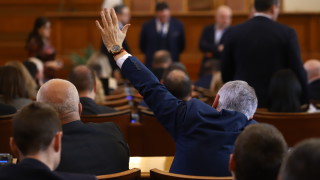 Председателят на парламентарната група на ГЕРБ СДС Десислава Атанасова настоя да