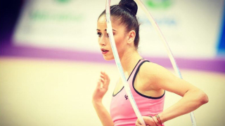 Неви се класира за финалите на обръч