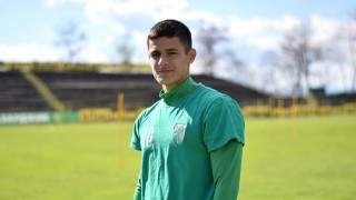 Защитникът Николай Николаев Хълк е третото ново попълнение в