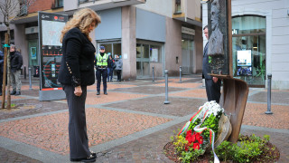 Президентът Илияна Йотова отдаде почит пред барелефа на Васил Левски