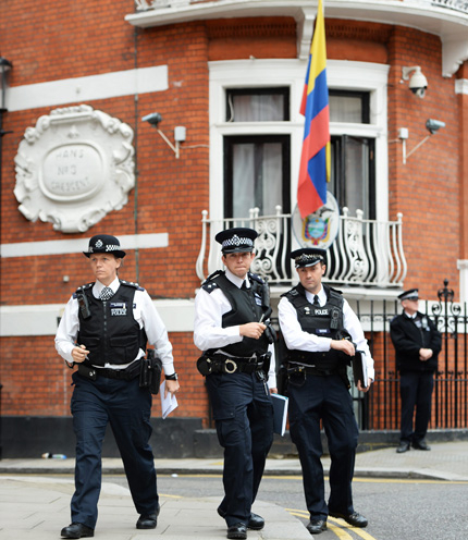 Джулиан Асанж се готви да напусне укритието си в Лондон