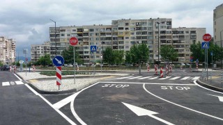 Пускат движението по новоизградения около 0 650 м бул Петър Дертлиев който