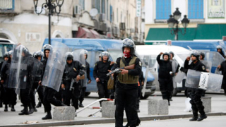 Протестиращи искат оставка на ислямисткото правителство в Тунис 