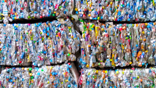 Голямо количество загробен боклук с неясен произход е открит в Червен бряг