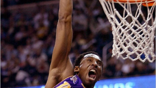 Кобе Браянт наказан за един мач