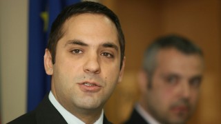 Гледат и видеозаписи от язовир в Камено