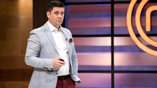 Сладолед със сух лед приготвят в MasterChef