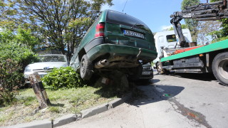 Грешка на шофьора причинила верижната катастрофа с автобус в София