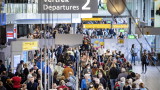  Стачки и безпорядък блокират летищата в Европа и заплашват идващия летен сезон 