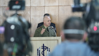 Генерал Венцислав Мутафчийски посочи че оперативният щаб е разговарял с