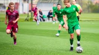 След като юношеският национал и голмайстор в елитните групи Филип