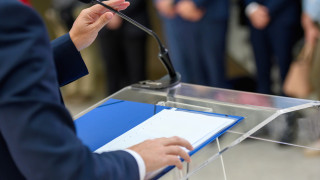 Хитлер Мусолини, че и Симеон - да, това е едит от новите кметове на Перу