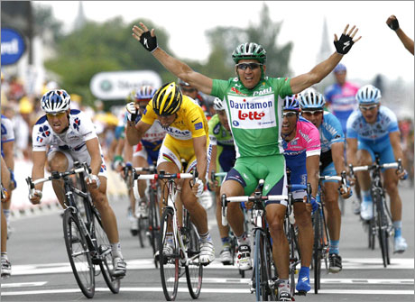 Трета етапна победа в "Тур"-а за Роби Макюън