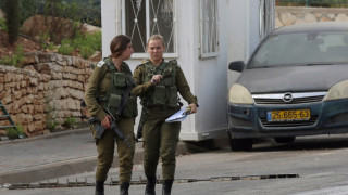 В израелския град Беер Шева мъж е блъснал с колата