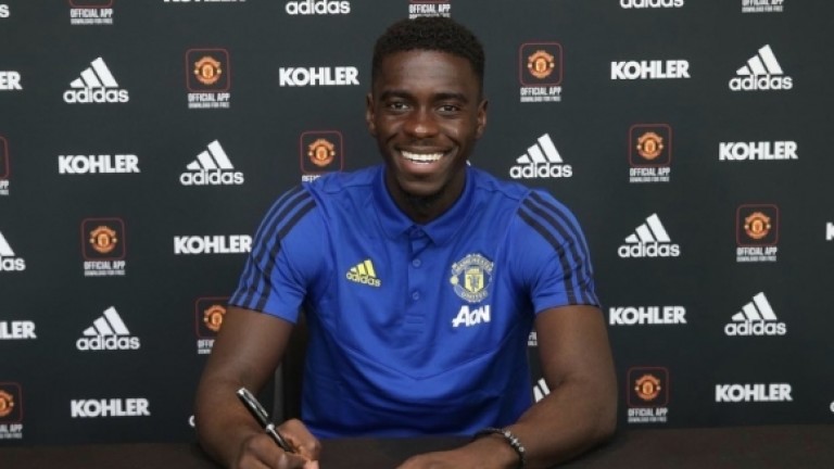 Юнайтед подписа нови договори с двама свои таланти