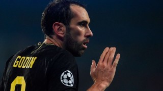 Уругвайският защитник Диего Годин прекрати състезателната си кариера съобщи Ройтерс