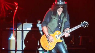 Екип от 30 души подготвя концерта на Slash 
