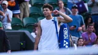 Американският тенисист Бен Шелтън се скара с длъжностните лица снощи след