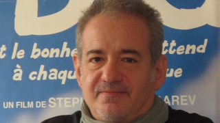 Стефан Командарев върти дюнери