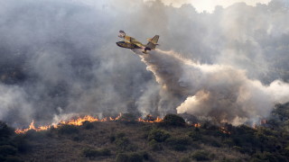 Местни жители са евакуирани от малки общности на около 40