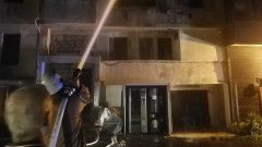 Сграда в Стария Несебър се запали, изгоря част от покриваната й конструкция