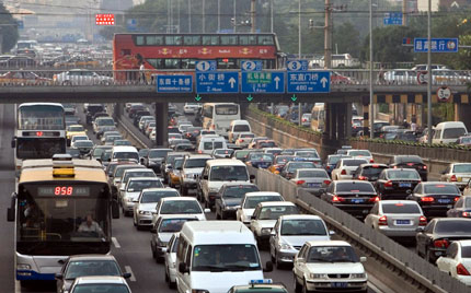 Дни наред китайски шофьори чакат в задръстване 