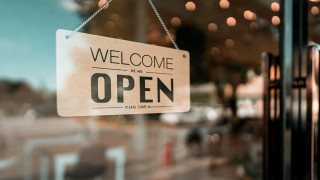 Въпреки многото войни климатични бедствия чуми и пандемии в така