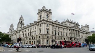 Британското правителство обмисля да въведе по строги мерки за борба с