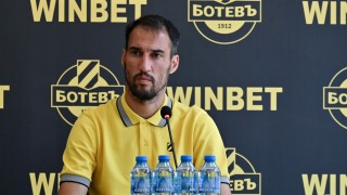 Бившият футболист на Ботев Пловдив Ивелин Попов е през