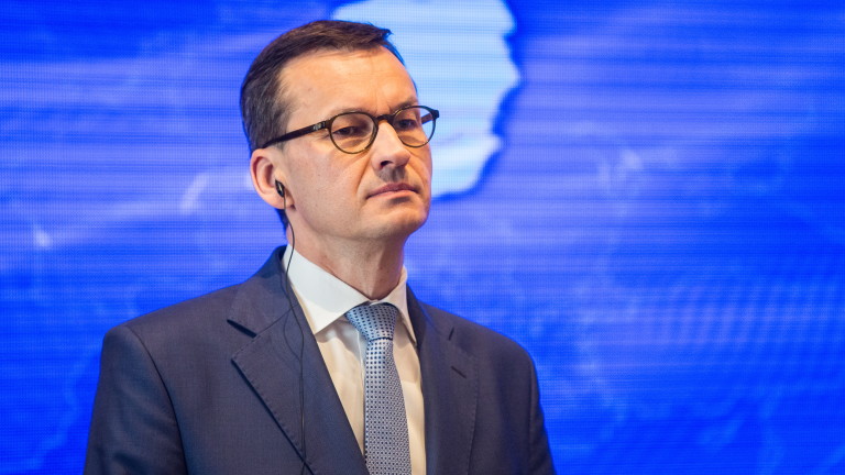 Полският министър-председател осъжда расистката атака, след като израелец наплю полския