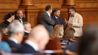 От Демократична България ще бъдат спирачката така че дефицитът да