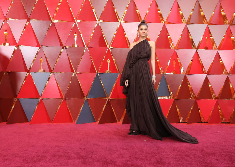 Зендая в одежда на Giambattista Valli Haute Couture